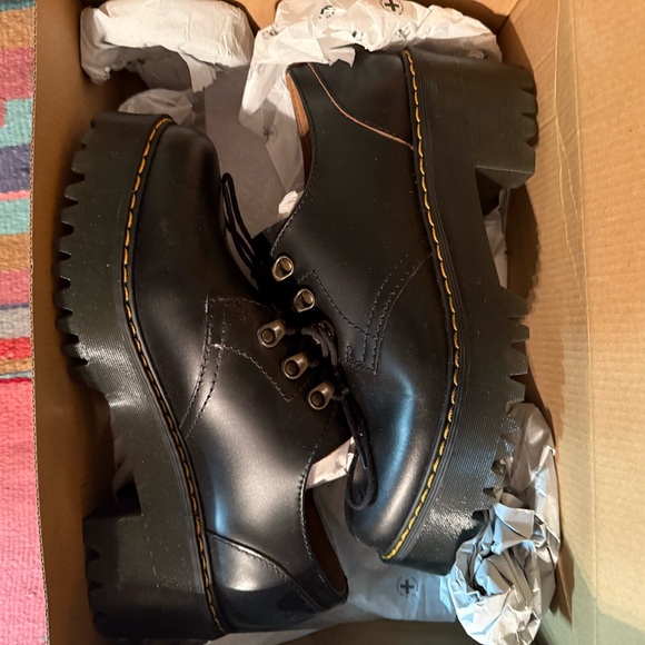 Dr. Martens Shoes - 🔥🖤BNIB LEONA LOW DOCS!🖤🔥